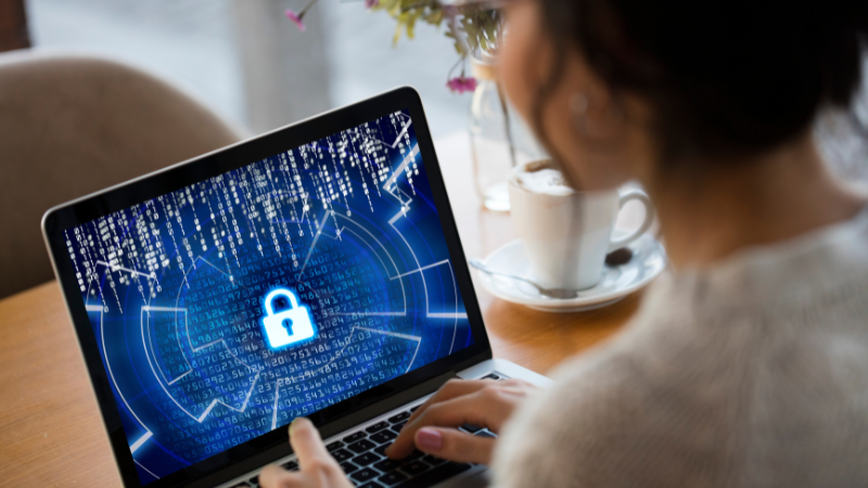 Apprentissage des meilleures pratiques en cybersécurité avec OctiAcademy pour protéger les entreprises des cybermenaces.